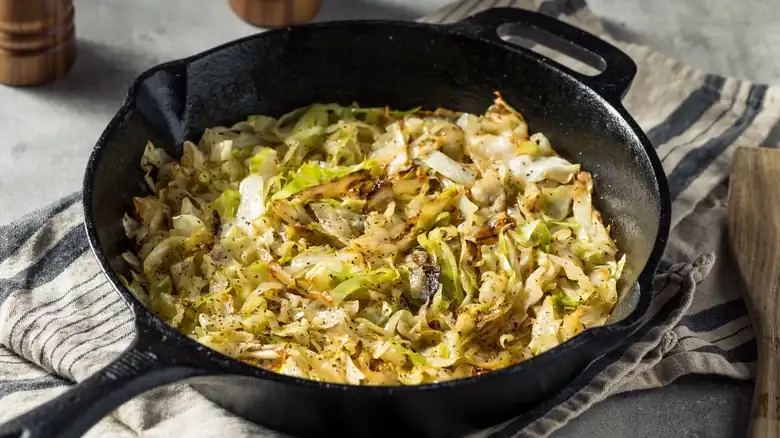 For More Flavorful Sauteed Cabbage, Take A Cue From Greek Rice