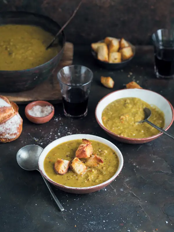 Split pea and ham hock soup