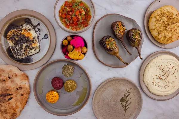 Un referente de la cocina palestina moderna trae el Musakhan y el Knafeh a Notting Hill