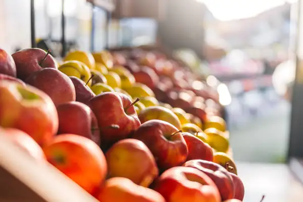 Why Red Delicious apples are not good for baking
