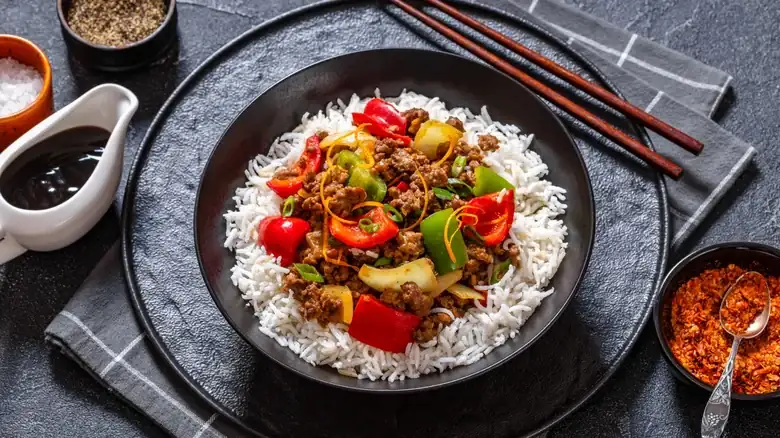 The Key To Flavorful Ground Beef Stir-Fry Is This Umami-Packed Chinese Sauce