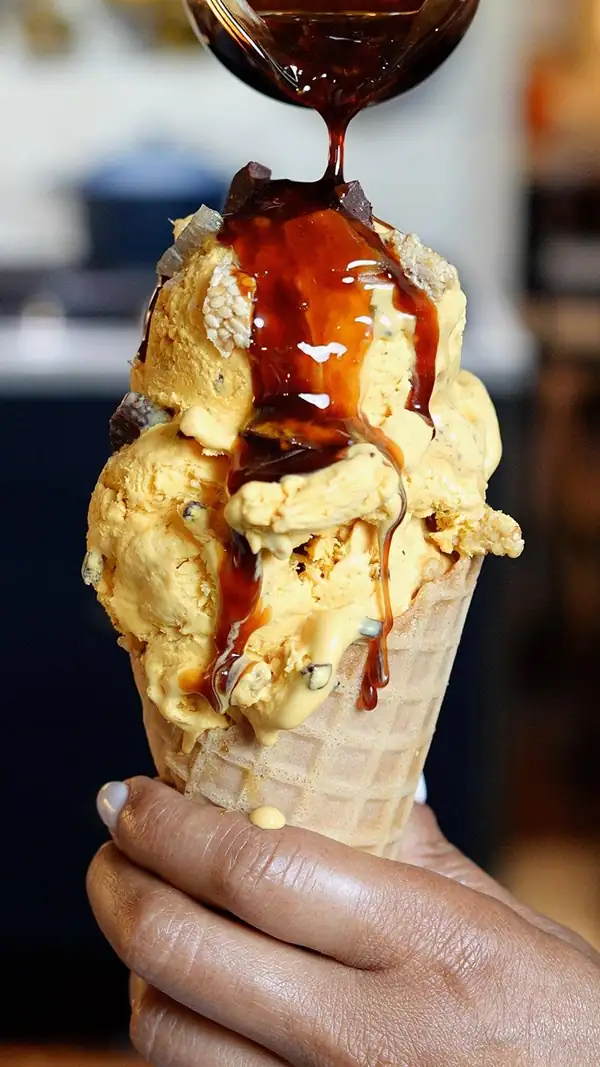 Helado de latte de cúrcuma fácil de preparar sin necesidad de heladera