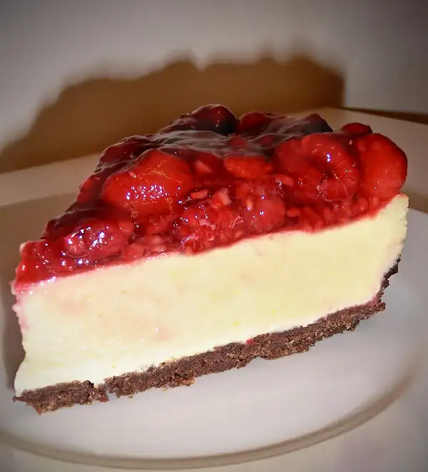 Raspberry cheesecake with white chocolate