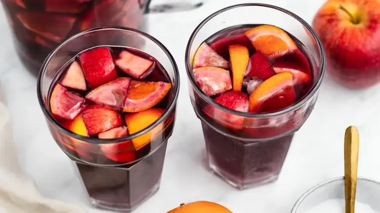 Receta fácil de sangría roja