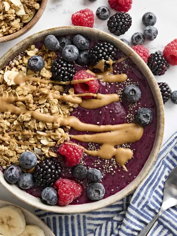 Blend, Top, Enjoy: Your Guide to the Perfect Smoothie Bowl!