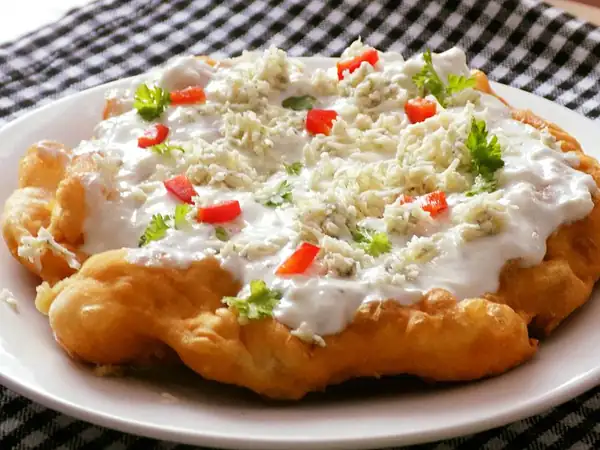 Creamy langos with blue cheese