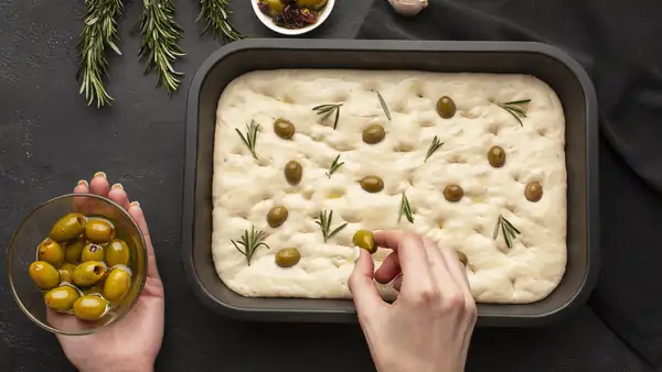 La reina de los panes italianos es la focaccia. ¡Hornéala siguiendo la receta original!