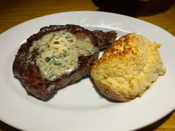 Damon’s Steak House Is a Delightfully Unserious Tiki Romp