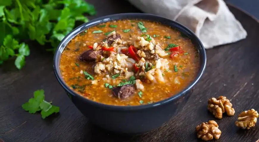 Sopa de kharcho de ternera con arroz