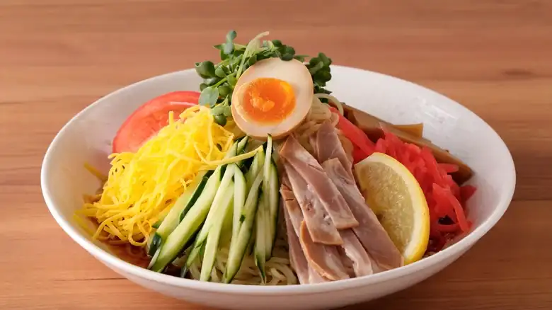 Cómete tu próximo tazón de ramen instantáneo frío y ya nos lo agradecerás
