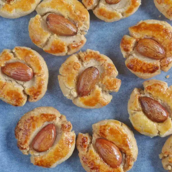 Chinese Almond Cookies (杏仁酥)
