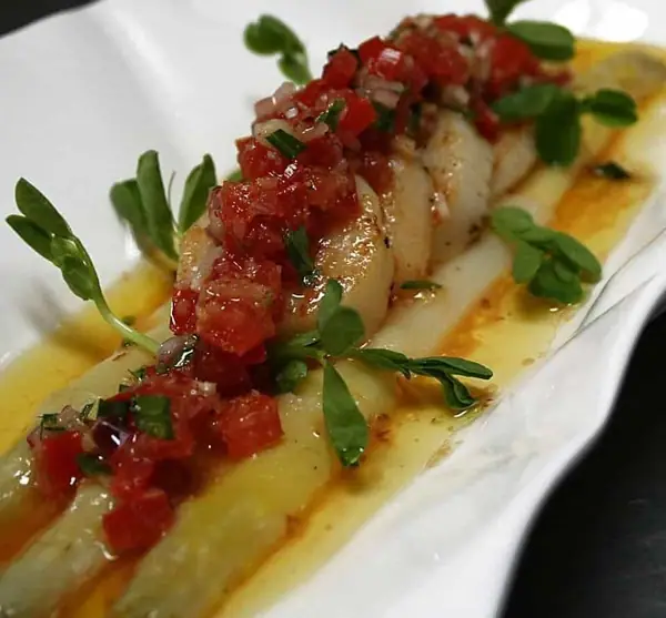 White Asparagus & Seared Scallops in Tomato-Tarragon Vinaigrette