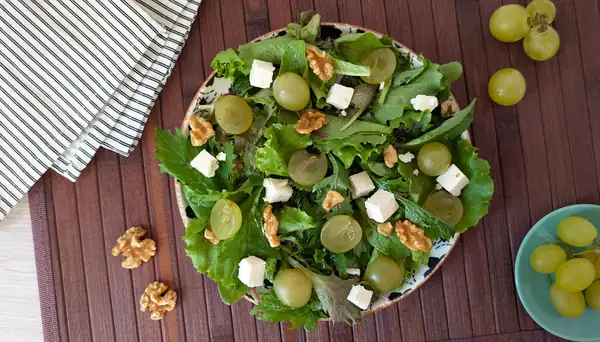 ¿Uvas en una ensalada? Prueba esta combinación antes de juzgar