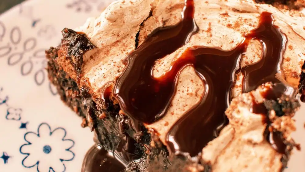 Cookie brownies with meringue topping: We're in chocolate heaven!