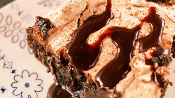Cookie brownies with meringue topping: We're in chocolate heaven!