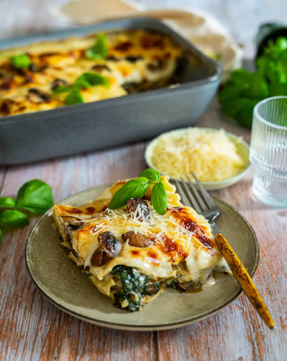 Lasagna with mushrooms and spinach
