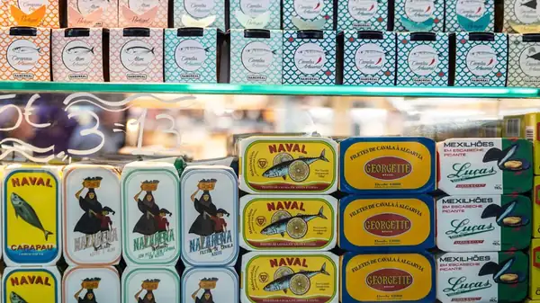 Qué significa realmente la etiqueta azul de “pescado” en el atún enlatado