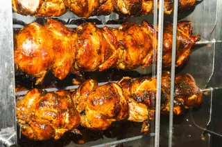 El equipo de Le Bouchon inaugura un local de pollo asado en Bucktown