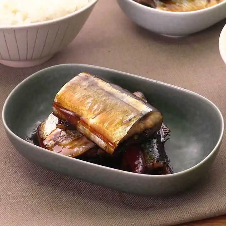 Soft enough to eat, even the bones! Recipe video and instructions for making sweet simmered saury