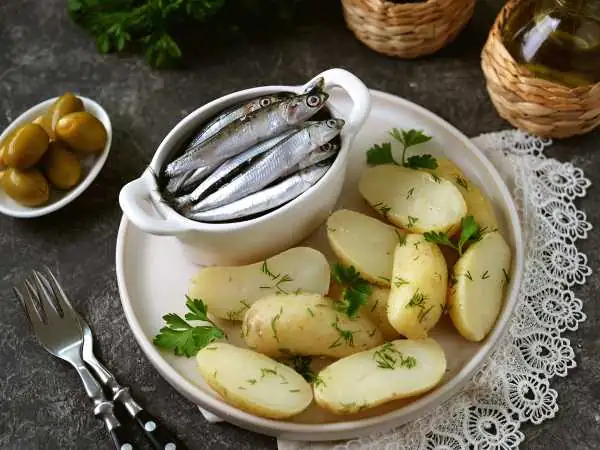 Lightly salted anchovy at home