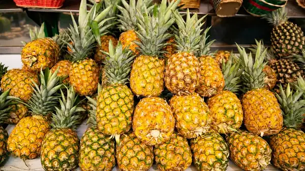 La piña tiene 10 veces más sabor cuando le agregas estos ingredientes básicos mexicanos
