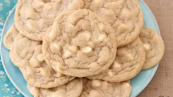 Lemon and chocolate biscuits, a bitter aftertaste amidst the sweetness of the chocolate