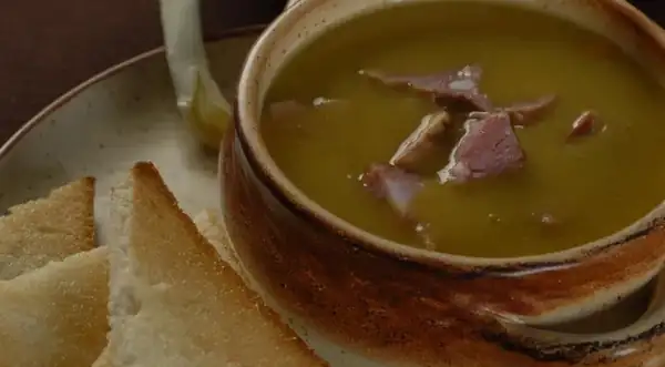 Pea soup with smoked meats and garlic toast