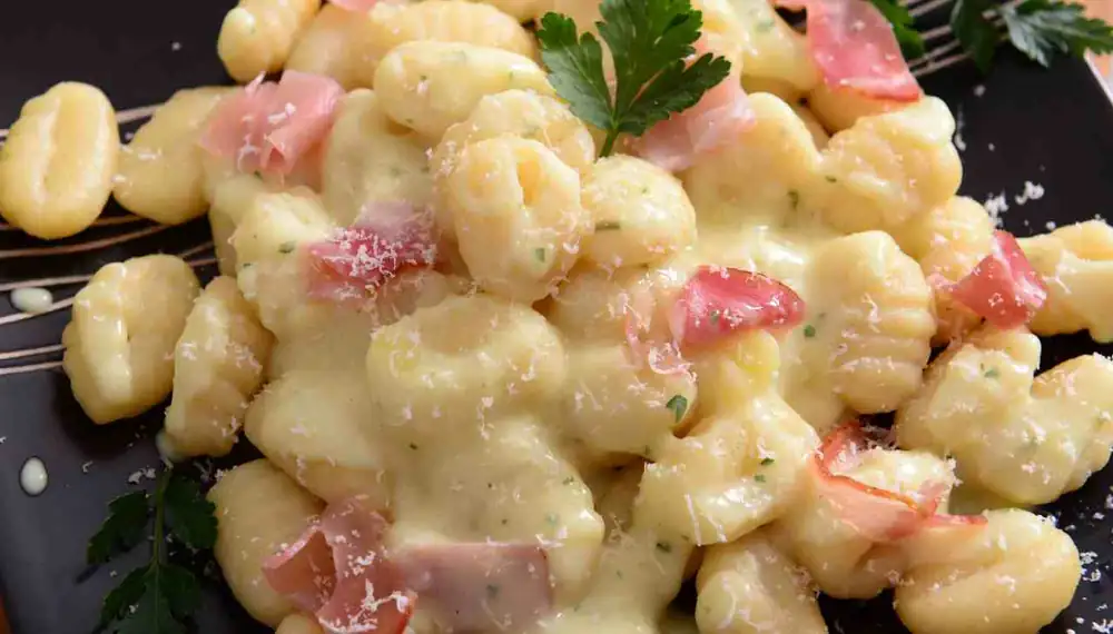 Jueves, ñoquis de queso y bresaola: cremosos, ligeros e irresistibles