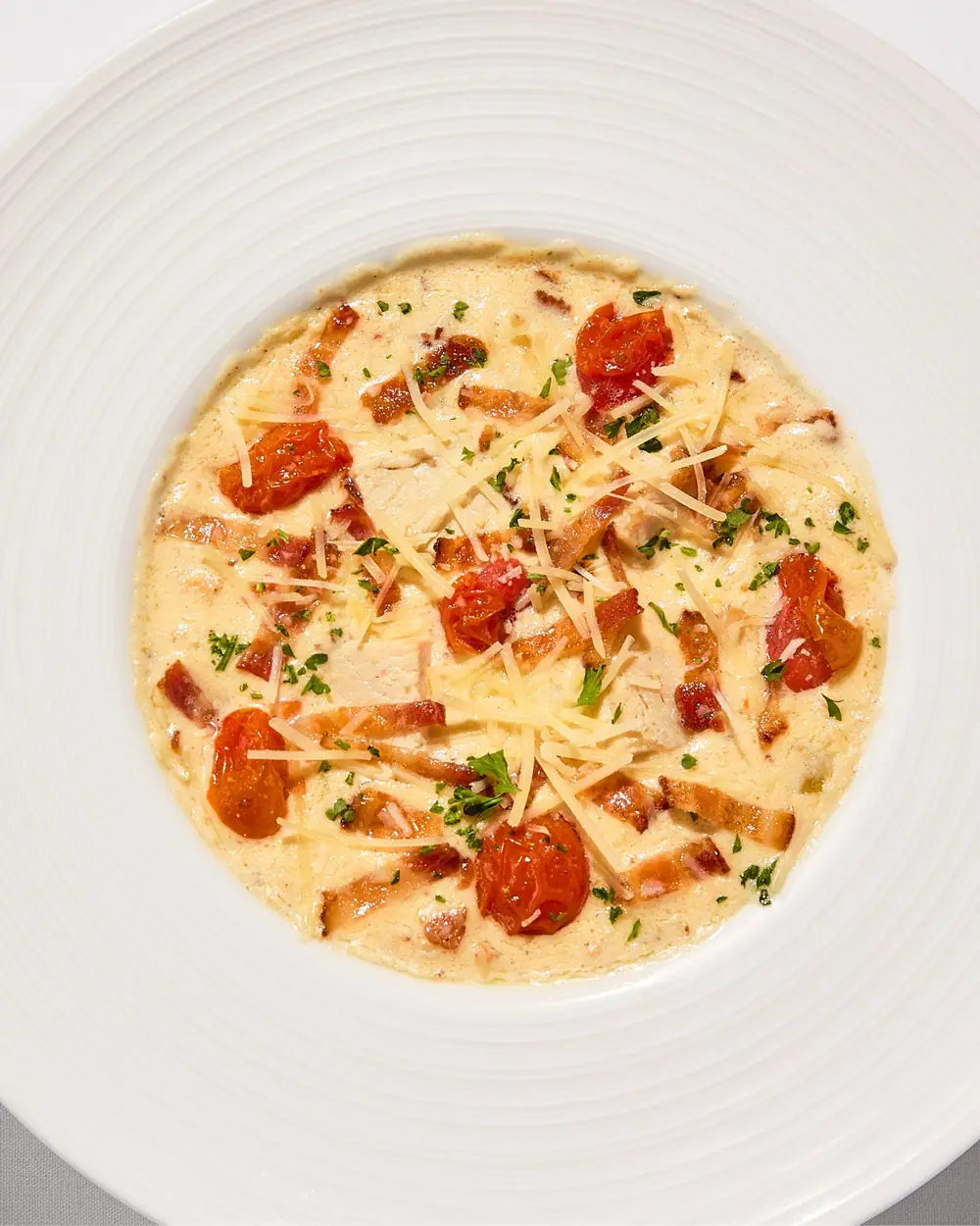Receta de sopa de pavo con tocino y tomates