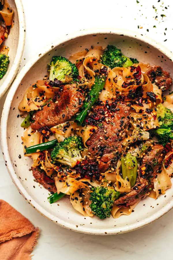 Fideos con carne y brócoli