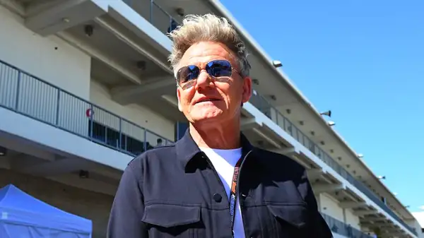 Follow Gordon Ramsay's Seasoning Rules For A More Flavorful Burger