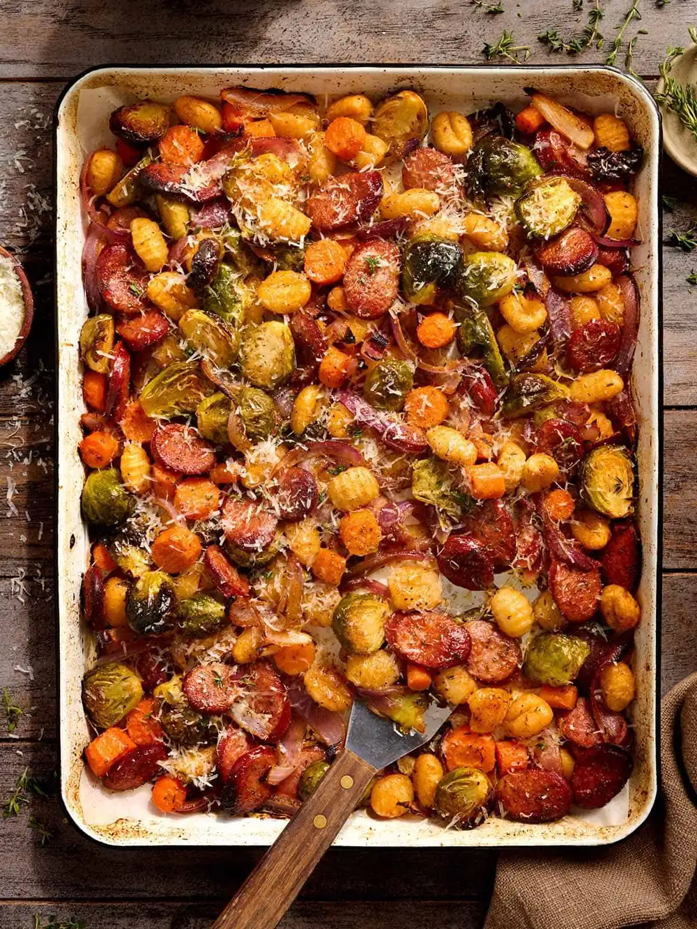Ñoquis con salchicha y verduras de otoño