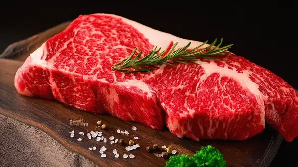 Aquí te mostramos cómo ablandar un filete solo con un tenedor