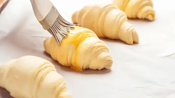 Vegan alternatives to beaten eggs for baking