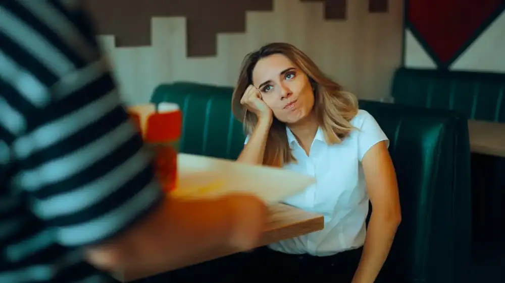 “It won't make the food arrive any faster”: the waiters are fed up with this customer habit