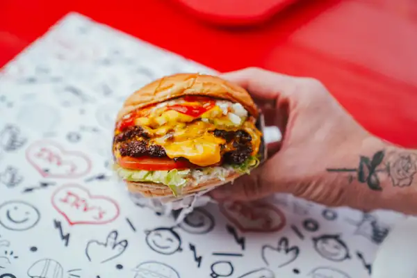 One of LA’s Most Iconic Burger Stands Pops Into Red Rock Resort