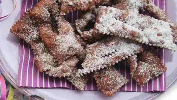 Chocolate chiacchiere: you've never tasted better, the version for those with a sweet tooth!
