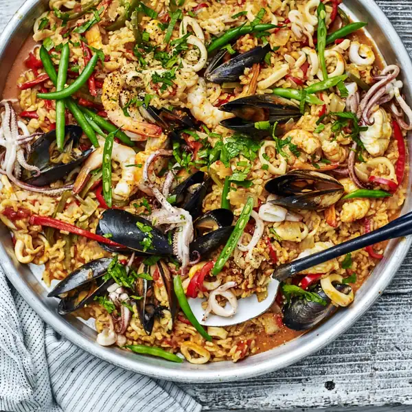 How to make a traditional chorizo and seafood paella