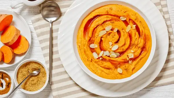 Spicy honey in sweet potato puree: a sweet and fiery combination