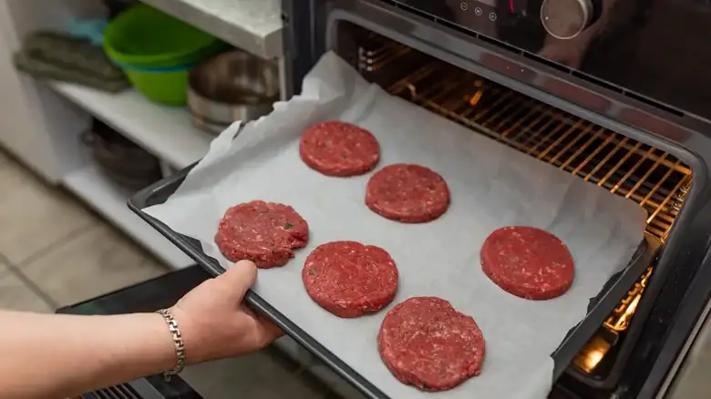 Por qué hornear hamburguesas es más fácil que la parrilla