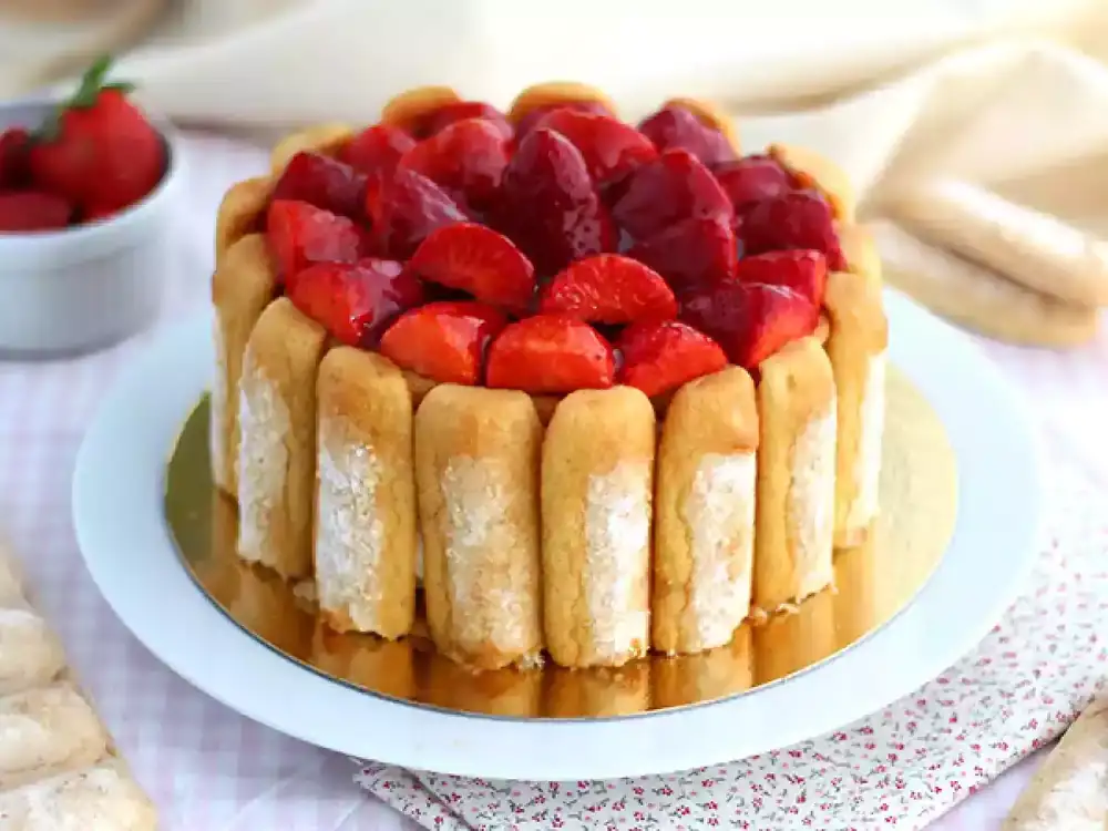 Easy and quick recipe for strawberry charlotte