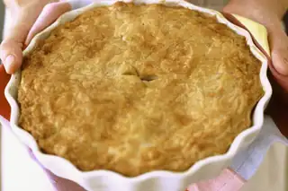 El pastel de pollo y puerros quedará delicioso siguiendo unos sencillos pasos antes de cocinarlo