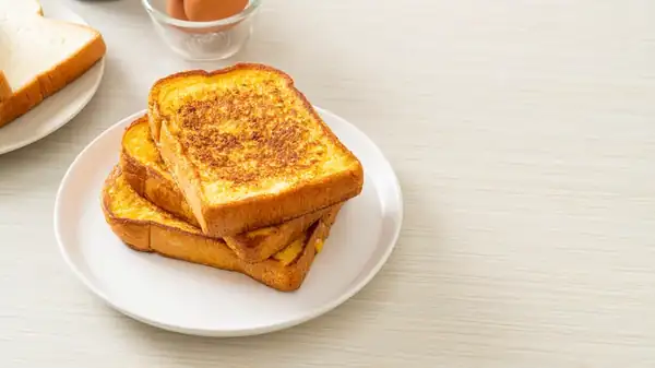 La razón por la que la leche es tan importante al hacer tostadas francesas