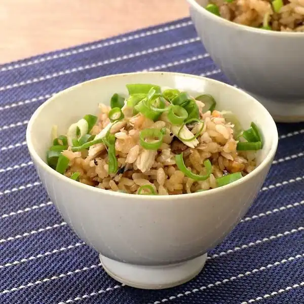 Un vídeo con una receta aromática y deliciosa, e instrucciones para preparar arroz pilaf con saury