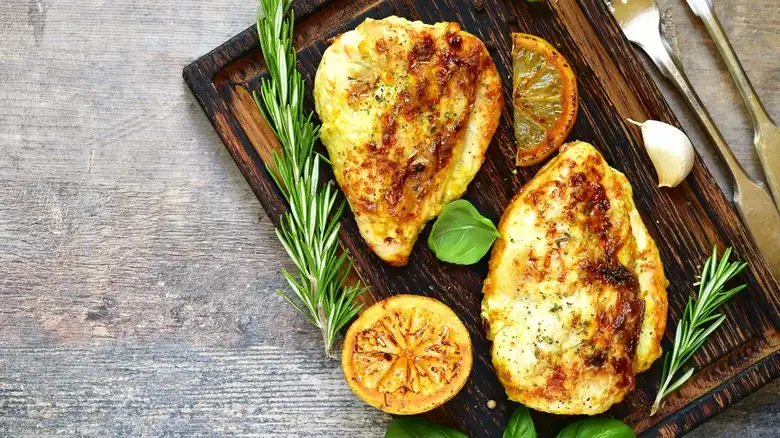 Cómo deshuesar tu propia pechuga de pollo para un sabor excepcional en cada ocasión