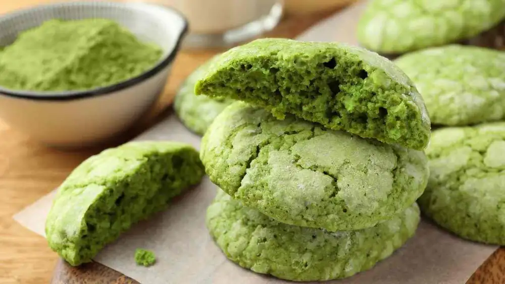 All the aroma of the Orient in delicious and delicious biscuits, with matcha tea dipping them this morning is special!