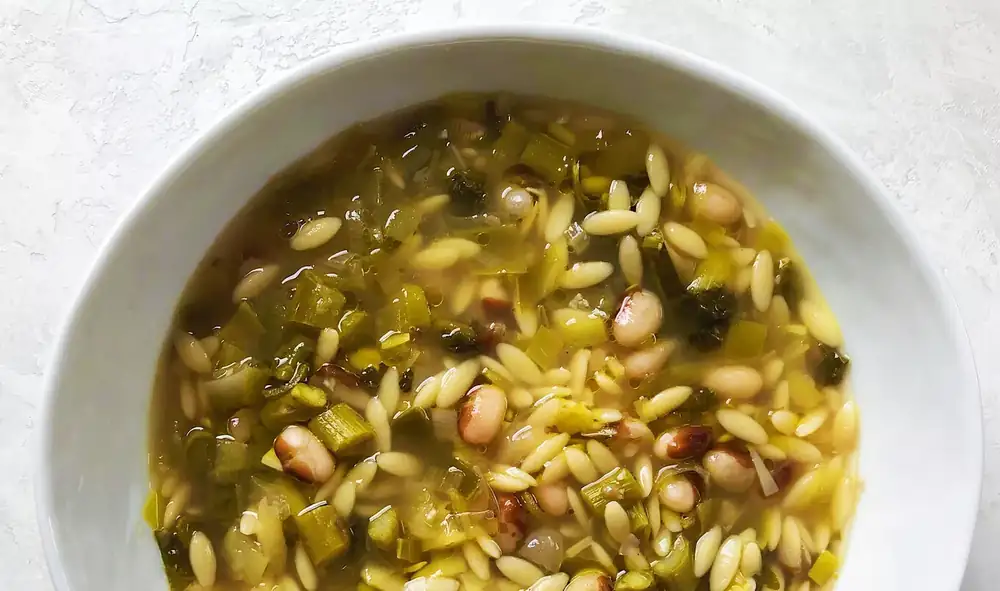 Hearty Asparagus Leek Minestrone Soup