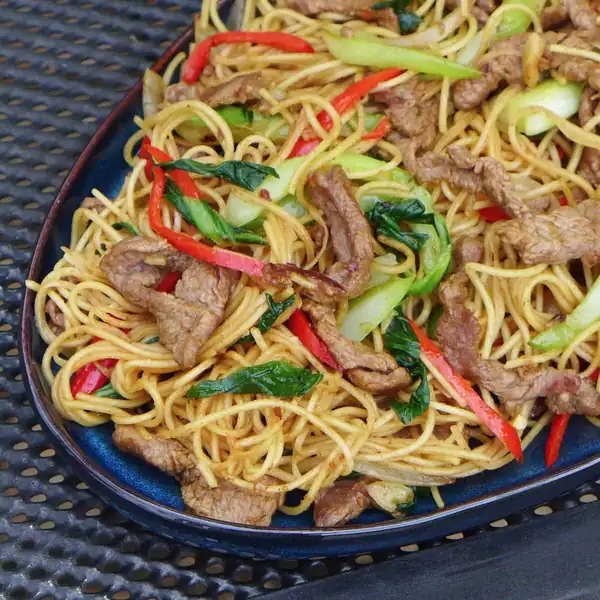Beef Chow Mein with Sha Cha Sauce