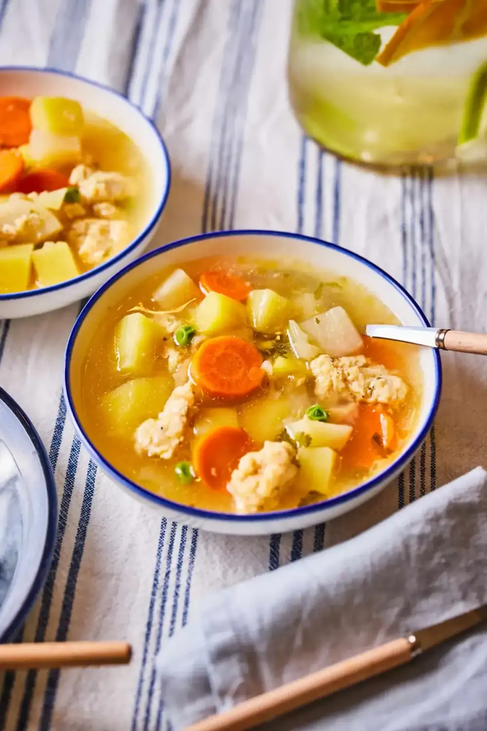 Menú infantil de Zsolti: sopa de verduras y fideos crujientes