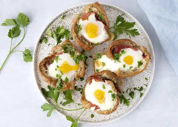 Bread bowl with ham and egg